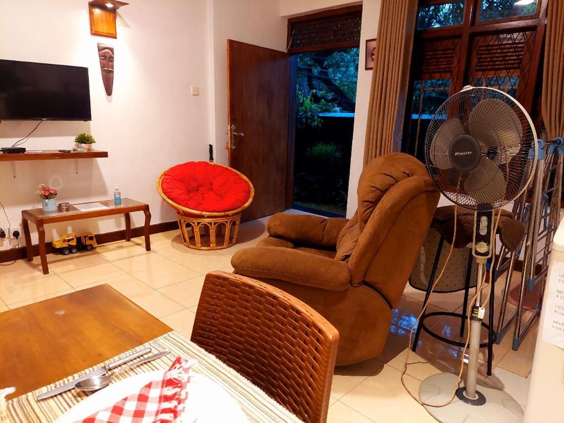 Golden Villa Kandy - "Free Pickup From Kandy " Экстерьер фото