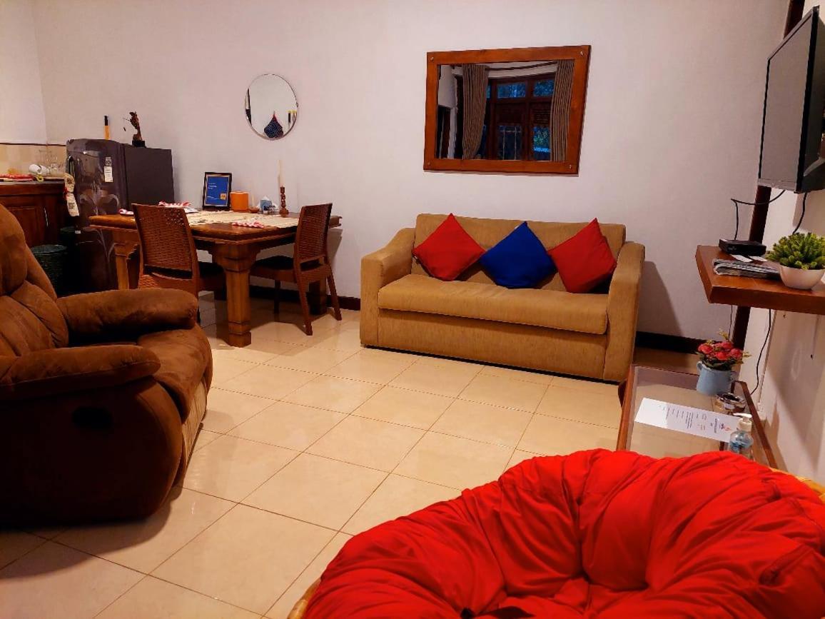 Golden Villa Kandy - "Free Pickup From Kandy " Экстерьер фото